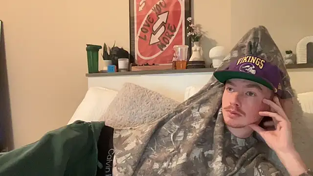 Snapshot of younghungginger chatting on December 28, 2024, 1:39 am younghungginger online show from December 28, 2024, 1:39 am