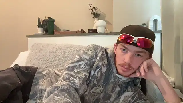 Snapshot of younghungginger chatting on December 1, 2024, 8:47 pm younghungginger online show from December 1, 2024, 8:47 pm