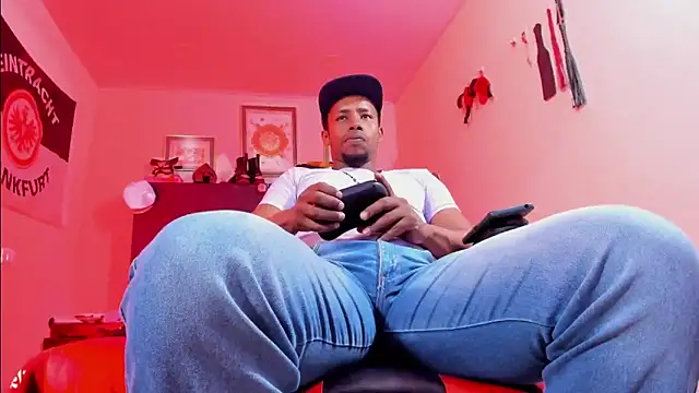 Snapshot of AlejoKhalifa_ chatting on February 3, 2026, 12:21 am AlejoKhalifa online show from February 3, 2026, 12:21 am