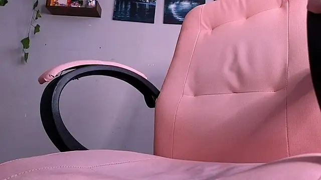 macey elliot  online show from October 21, 2025, 11:53 am