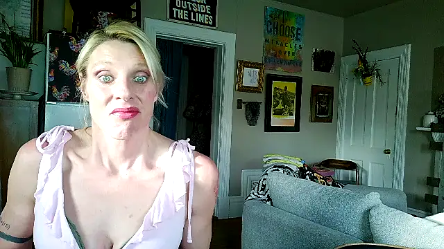 Glamazonx online show from May 3, 2026, 1:04 pm