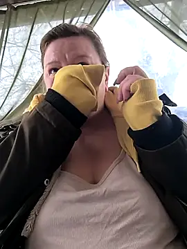 jusichka online show from December 14, 2025, 9:37 am