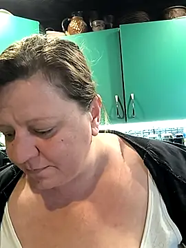 jusichka online show from April 4, 2026, 6:03 pm