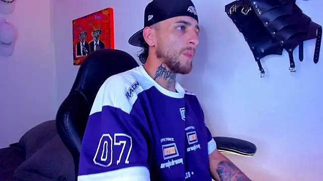 Snapshot of Drako_Lamar chatting on April 2, 2026, 11:44 pm Drako Lamar online show from April 2, 2026, 11:44 pm