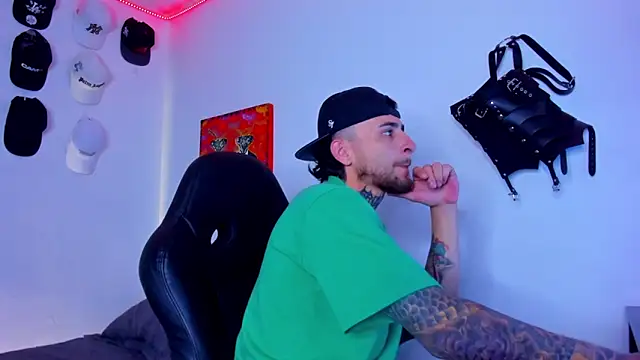 Snapshot of Drako_Lamar chatting on March 29, 2026, 12:45 am Drako Lamar online show from March 29, 2026, 12:45 am