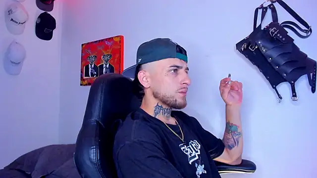 Snapshot of Drako_Lamar chatting on April 4, 2026, 2:18 am Drako Lamar online show from April 4, 2026, 2:18 am