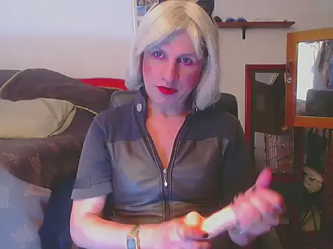 LorenJade online show from April 22, 2026, 7:04 am