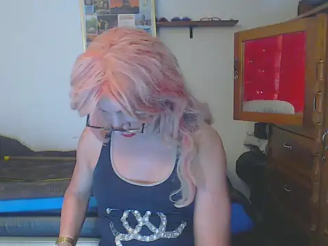 Snapshot of LorenJade chatting on February 28, 2025, 7:05 am LorenJade online show from February 28, 2025, 7:05 am