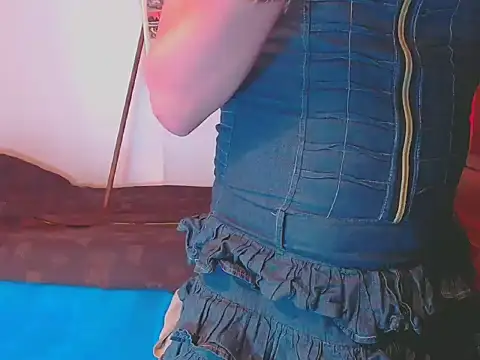 Snapshot of LorenJade chatting on February 19, 2026, 7:05 am LorenJade online show from February 19, 2026, 7:05 am