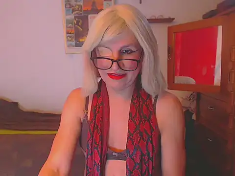 Snapshot of LorenJade chatting on March 10, 2025, 7:22 am LorenJade online show from March 10, 2025, 7:22 am