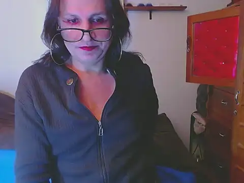 LorenJade online show from March 15, 2026, 9:27 am