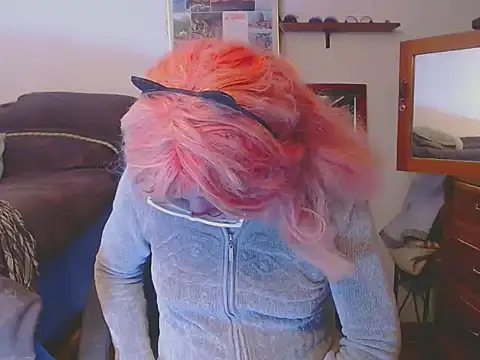 LorenJade online show from May 14, 2026, 7:49 am