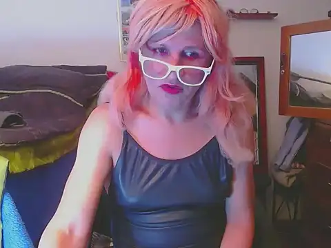 LorenJade online show from May 15, 2026, 7:06 am