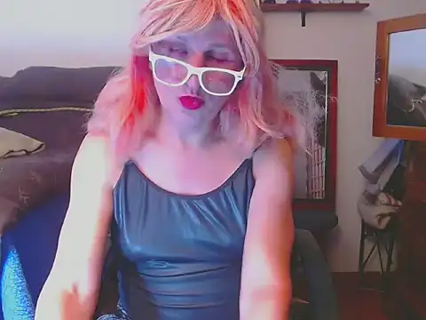 LorenJade online show from May 11, 2026, 7:43 am