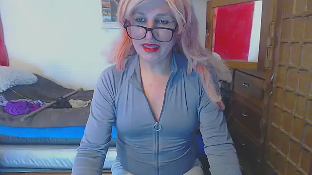 Snapshot of LorenJade chatting on February 8, 2025, 7:37 am LorenJade online show from February 8, 2025, 7:37 am