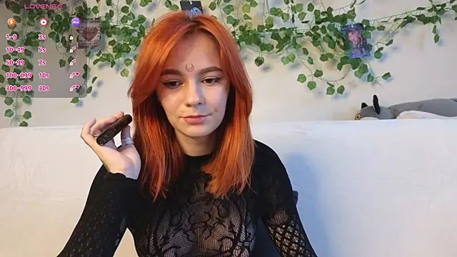 Snapshot of girl_with_snaketatto0 chatting on October 18, 2025, 2:35 am girl with snaketatto0 online show from October 18, 2025, 2:35 am