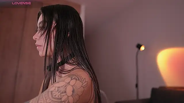 Snapshot of GigiLee_ chatting on February 19, 2026, 12:07 am GigiLee online show from February 19, 2026, 12:07 am