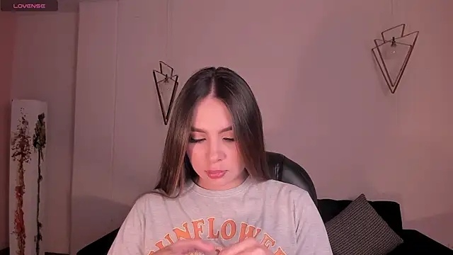 EloisaOlivero online show from November 29, 2025, 6:52 pm