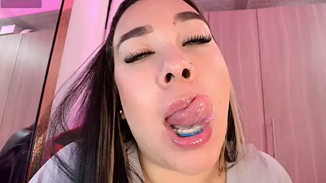 Snapshot of leahtemptation3 chatting on July 16, 2026, 3:58 am leahtemptation3 online show from July 16, 2026, 3:58 am