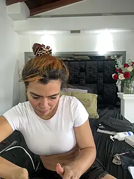Snapshot of Arianna_Jones1 chatting on May 18, 2026, 8:35 pm Arianna Jones1 online show from May 18, 2026, 8:35 pm