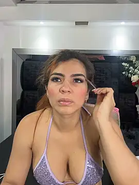 Snapshot of Arianna_Jones1 chatting on April 24, 2026, 12:12 am Arianna Jones1 online show from April 24, 2026, 12:12 am