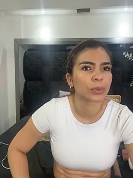 Snapshot of Arianna_Jones1 chatting on May 16, 2026, 5:50 am Arianna Jones1 online show from May 16, 2026, 5:50 am