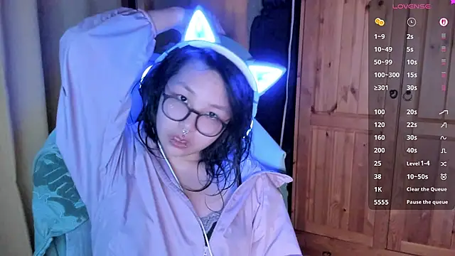 maydaykimmy online show from June 14, 2026, 10:44 pm