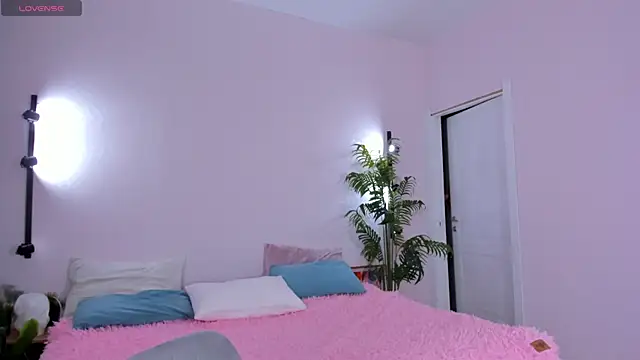 Snapshot of Sweett_Monica chatting on May 4, 2026, 12:47 am Sweett Monica online show from May 4, 2026, 12:47 am