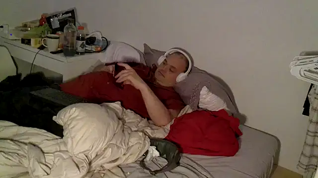 caressonnous online show from October 23, 2025, 7:23 pm