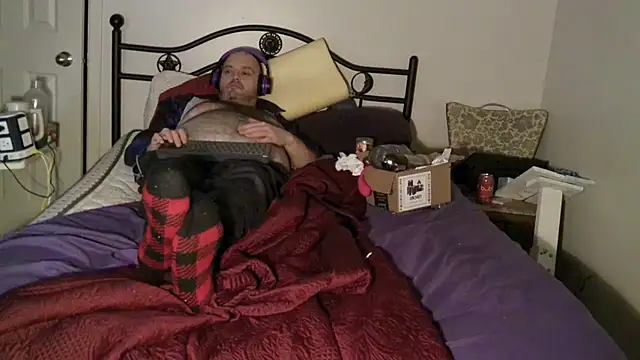 caressonnous online show from January 1, 2025, 1:47 am