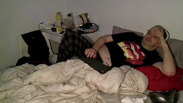 caressonnous online show from October 22, 2025, 3:33 pm