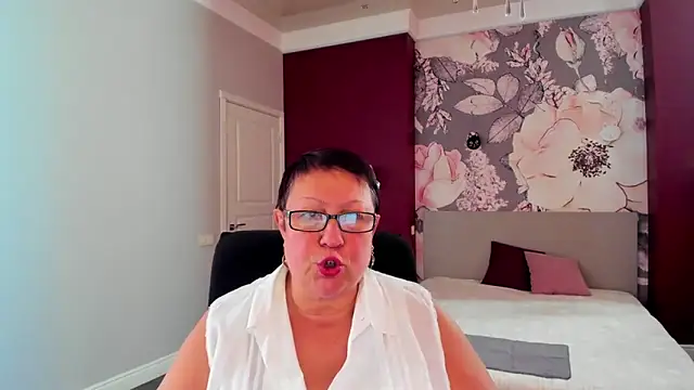 BarbaraTurners online show from October 12, 2025, 11:44 am