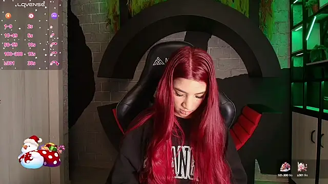 Snapshot of LindseyFerrer chatting on December 26, 2024, 11:10 am LindseyFerrer online show from December 26, 2024, 11:10 am