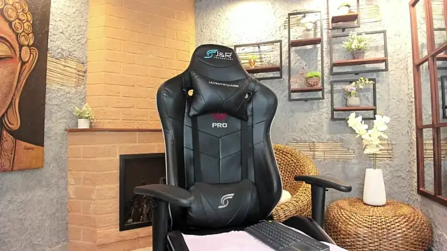 Snapshot of LindseyFerrer chatting on December 30, 2024, 11:15 am LindseyFerrer online show from December 30, 2024, 11:15 am