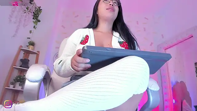 Snapshot of evelyn_evans_1 chatting on November 4, 2025, 11:08 pm evelyn evans 1 online show from November 4, 2025, 11:08 pm