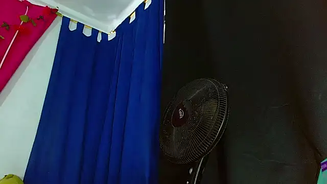 natashakissess online show from December 5, 2025, 6:28 pm