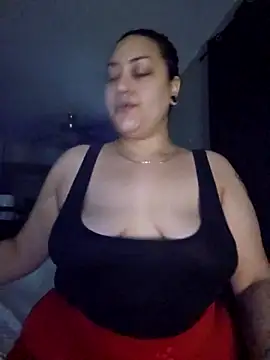 Snapshot of honeeyyy_pot chatting on October 3, 2025, 6:59 am honeeyyy pot online show from October 3, 2025, 6:59 am