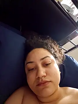 Snapshot of honeeyyy_pot chatting on November 4, 2025, 8:34 pm honeeyyy pot online show from November 4, 2025, 8:34 pm