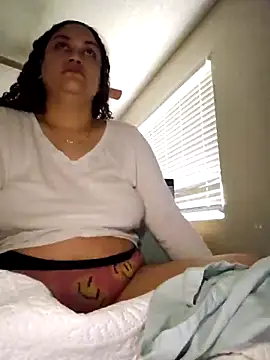 Snapshot of honeeyyy_pot chatting on October 5, 2025, 5:58 pm honeeyyy pot online show from October 5, 2025, 5:58 pm