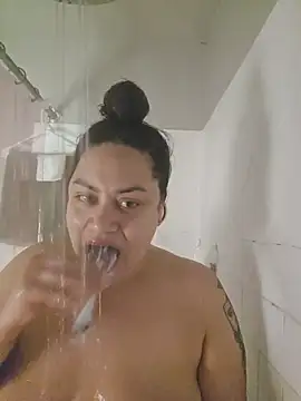 honeeyyy pot online show from December 1, 2025, 9:10 am