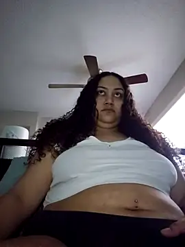 Snapshot of honeeyyy_pot chatting on October 1, 2025, 4:00 pm honeeyyy pot online show from October 1, 2025, 4:00 pm