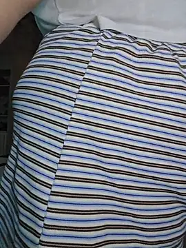 Snapshot of honeeyyy_pot chatting on November 22, 2025, 8:35 am honeeyyy pot online show from November 22, 2025, 8:35 am