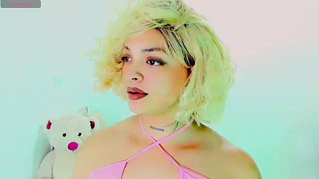 Emmaa Saenz  online show from February 28, 2026, 10:31 pm