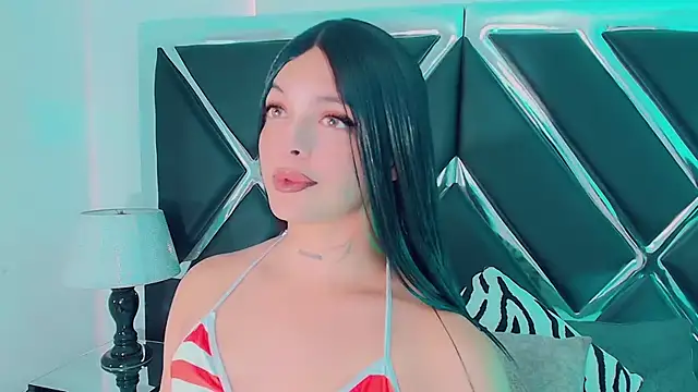 Emmaa Saenz  online show from December 2, 2025, 6:09 pm