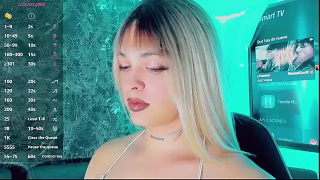 Emmaa Saenz  online show from December 21, 2025, 8:53 pm