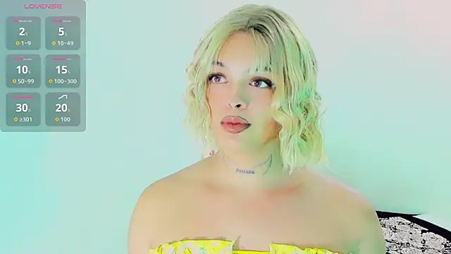 Snapshot of Emmaa_Saenz_ chatting on April 6, 2026, 10:33 pm Emmaa Saenz online show from April 6, 2026, 10:33 pm