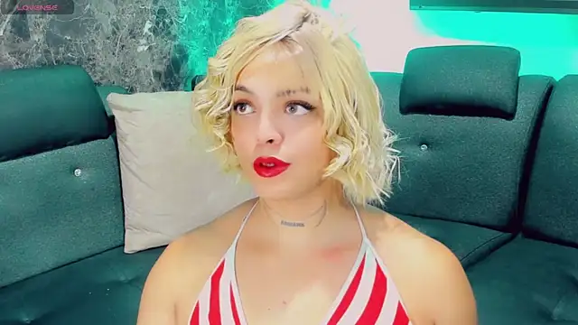 Snapshot of Emmaa_Saenz_ chatting on April 22, 2026, 11:00 pm Emmaa Saenz online show from April 22, 2026, 11:00 pm