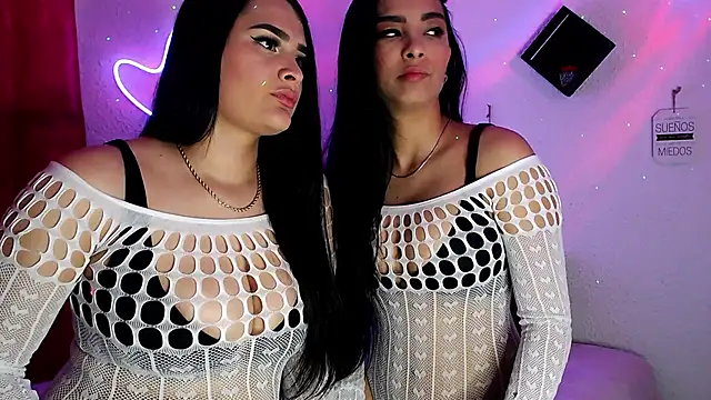 Snapshot of agatha_lovee chatting on March 7, 2025, 6:11 pm agatha lovee online show from March 7, 2025, 6:11 pm