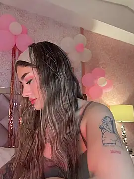 Snapshot of Arianavillada chatting on May 6, 2026, 3:32 am Arianavillada online show from May 6, 2026, 3:32 am