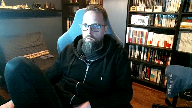 Snapshot of MeSteff chatting on April 17, 2026, 7:28 pm MeSteff online show from April 17, 2026, 7:28 pm